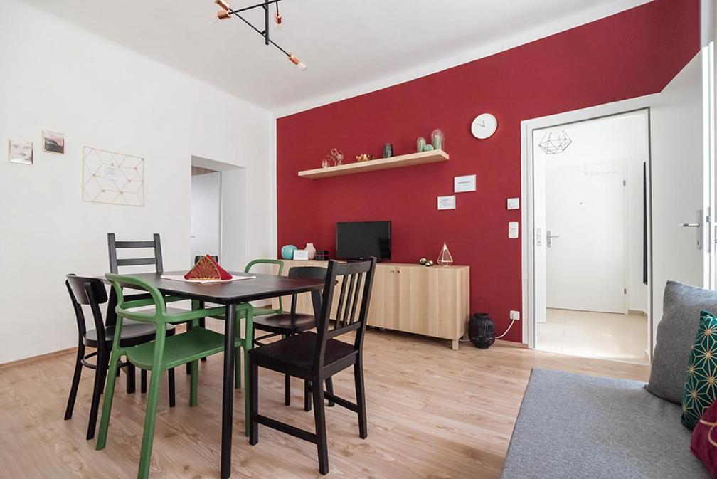 Apartament Colorful Facing Courtyard *